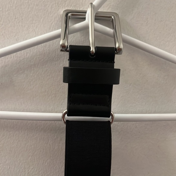 🔥🔥🔥Under Armour adjustable belt 🔥🔥🔥 - Picture 2 of 8